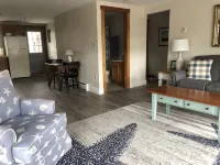 Convenient Downtown Location w/Harbor View Hotels in Boothbay Harbor