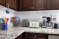 Nirvana Homes: Spacious Getaway w/Sparkling Pool & 2 King Suites