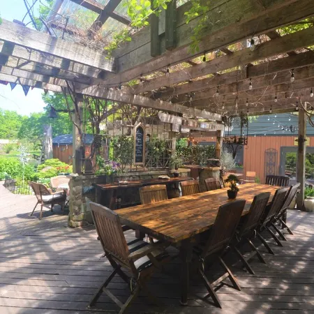 The Wren's Nest at Scottland Yard Farm, a Romantic Cabin