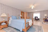 Golf House by Mt Greylock - Walkable Adventures!