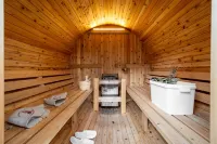 Luxury,Log Cabin 65AC. of Private Forest, Trails,Sauna,Hot-Tub. Baughman Park.