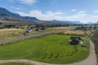 New Luxury Mountain Modern Cabin Near Yellowstone