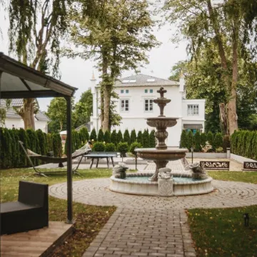 Langhaus Links mit Eigener Terrasse