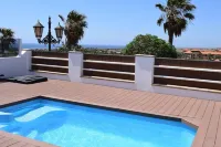 Modern villa on the golf course with stunning views, Wifi and heated pool