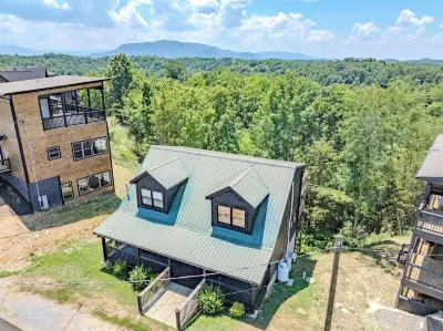 Welcome to Dolly Cabin! Smoky Mountain fun in 3BR, hot tub, foosball + WiFi 트로터 블러프 TVA 스몰 와일드 에어리어 주변 호텔