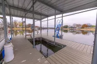 Perfect fisherman’s getaway. Picturesque cottage on deep water cove.