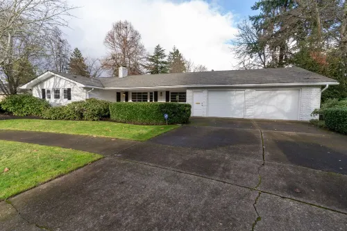 Beautiful Midcentury modern 4 bedroom home - Bungalows