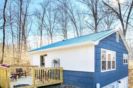 Peaceful Hillside Haven