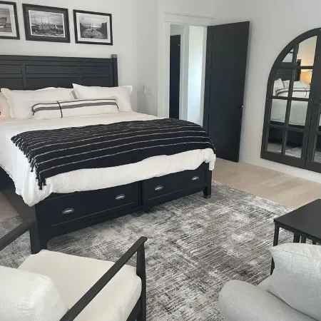 Riverwalk 100 on Pine Rivertownhome with gourmet kitchen~2 BR can sleep 8.