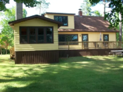 Spacious newly remodeled pet-friendly home