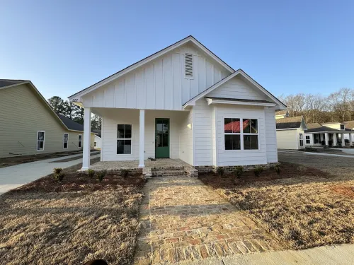 Brand New Gameday Getaway! Less than 3 miles from Campus. Hotel a Starkville