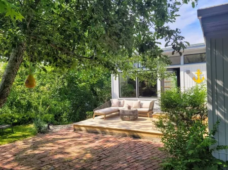 Modern Mid Century, 2 Bedrooms 2 Baths in West End with Parking