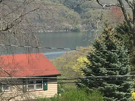 Watkins Glen lake view rental Отели в г. Reading