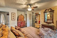 Historic Cabin in Little Switzerland w/Fire Pit-Walk to village and shops!