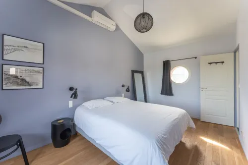 Upscale villa on the dune, a stone's throw from the beach