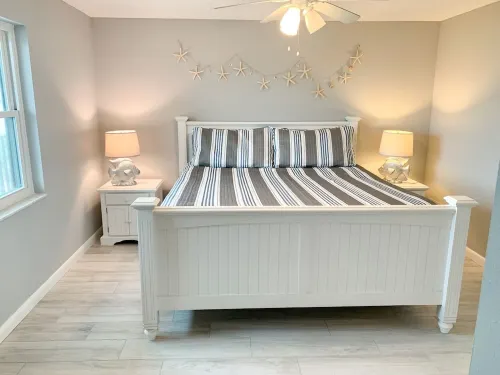 Waterfront 2B/2B, Pool, Steps to Sand, Remodeled