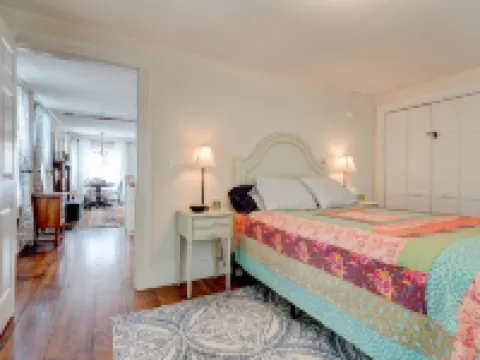 Charming Cottage on quiet street in Historic Eastport Hotels in Eastport