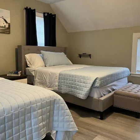 2-Bedroom Apt Sleeps 7! - 1/4 mile to Beach!