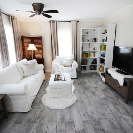 Historic District Bungalow - Easy Walk to Downtown