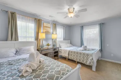 Beachside Bliss  Block from the Shore - Seahorse