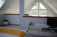 Bright Cheery House w/ outlet for EV Charge, fire pit, close to beach & trails