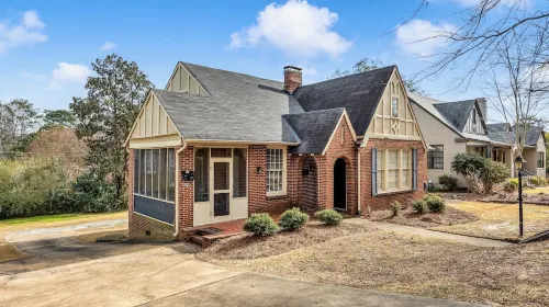 102 year old historic home in quiet park district comfy and quiet