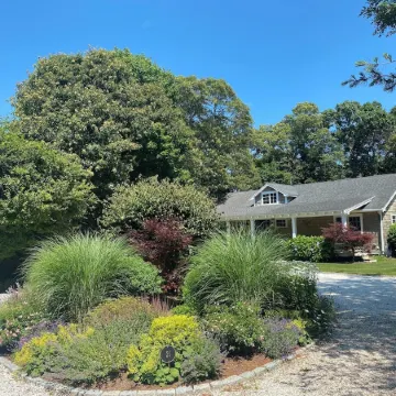 Oak Bluffs Family Retreat - Private Roundabout, Walk to the Beach & Downtown OB.