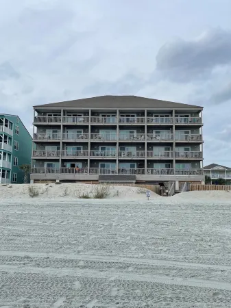 Beautiful Ocean Front Condo Garden City SC Отели рядом с достопримечательностью «TPC Myrtle Beach»