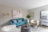 ✨Chic|Luxurious|2BR|Trendy|Evanston Next To Beach✨ Hotels in Evanston