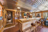 Log Cabin, Utk/Neyland, Smokies, 16Acres, FP, HotTub, Sauna, Fishing, Golf, Pets Hotels near Regal Riviera