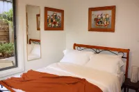 Hideaway apartment in bustling beachside suburb, short walk to city attractions