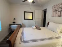 Beautiful, Cozy home in Concord providing a spacious & tranquil retreat Hotels in Kannapolis