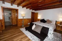 Peaceful log home retreat. Hotels in Plain Grove Township