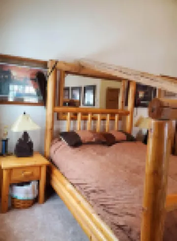 Hydro-Massage Tub! Wrangler Outlaw Suite! Horses!