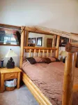 Hydro-Massage Tub! Wrangler Outlaw Suite! Horses!