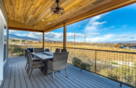 Swim & Stay at Old Town Overlook Across from Merkin Vineyards