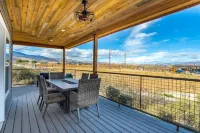 Swim & Stay at Old Town Overlook Across from Merkin Vineyards