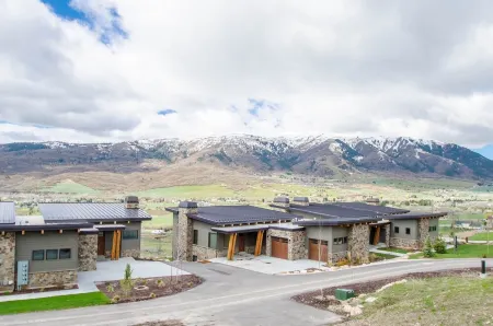 New Powder Mountain Modern Retreat w/ private Hot tub