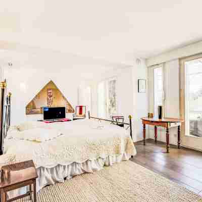 Villa La Romane Rooms