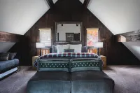 Alpine Vista- One of the best views- Brand New Renovations -3 King Beds!