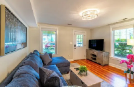 Walking distance to Navy Stadium! No cleaning fees!