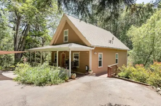 Private Master Bed/Bath with Separate Entrance and Porch.