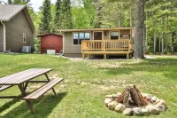 Gone Fish Inn: Remodeled Lakefront Cabin, FREE Wi-Fi & Firewood, No Cleaning Fee Hotels in St. Germain