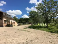 Country House on a Quiet Cul-De-Sac, with a Beautiful View of the Morvan, All on One Level - 4 ดาว