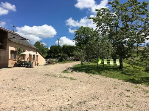 Country house in quiet cul-de-sac, with beautiful view of the Morvan, single storey
