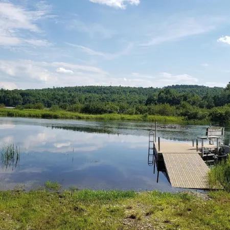 Moose Cabin: Charming 2-bedroom cabin with WiFi, AC in relaxing Sebec