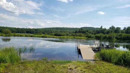 Moose Cabin: Charming 2-bedroom cabin with WiFi, AC in relaxing Sebec