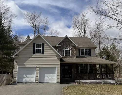 Lake view 4-bedrooms house for 12 people in gated community in peaceful Pocono