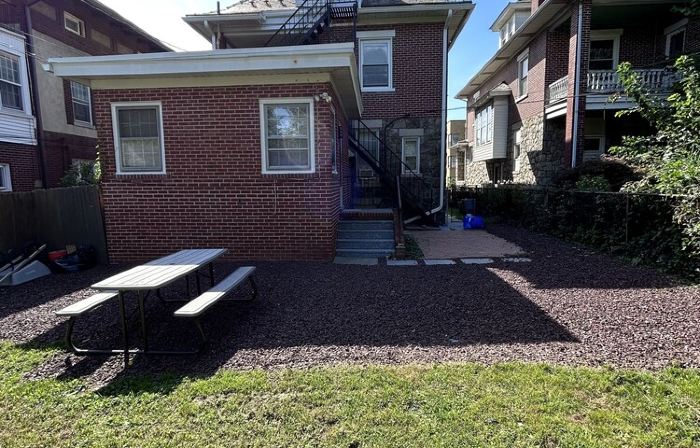 The Blue backyard studio suite!!  Convenience and practicality in one place!!