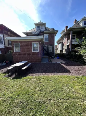 The Blue backyard studio suite!!  Convenience and practicality in one place!!